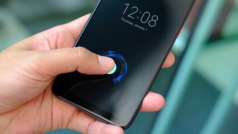 Vì sao không nên dùng vân tay để mở khóa điện thoại?- Ảnh 1.