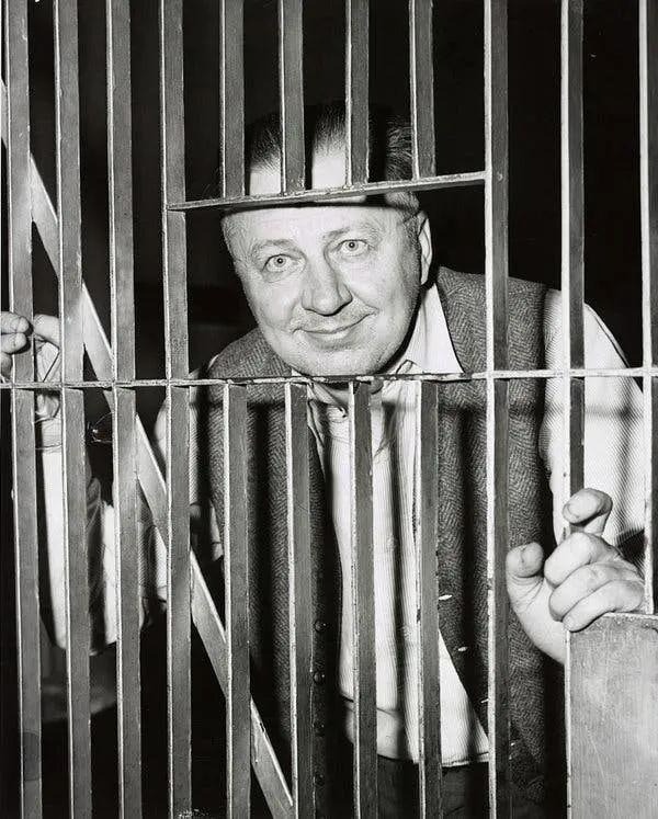 Vì sao một người được chẩn đoán mắc chứng tâm thần phân liệt thể hoang tưởng lại có thể làm rung chuyển New York bằng 22 quả bom- Ảnh 6.