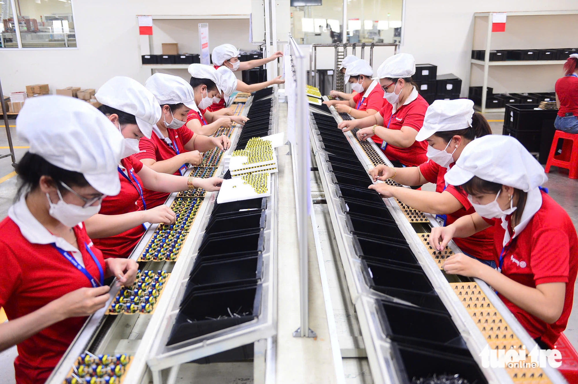 Vì sao nhiều nhà máy tại Việt Nam không tuyển thêm kỹ sư AI, đang 'khát' nhân sự ở vị trí nào? 1 nhà máy - Ảnh 1.