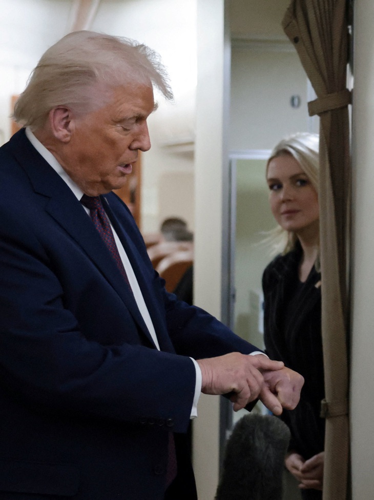 Vì sao tay ông Trump xuất hiện vết bầm khi dự Davos? - Ảnh 2. ông Trump - Ảnh 2.