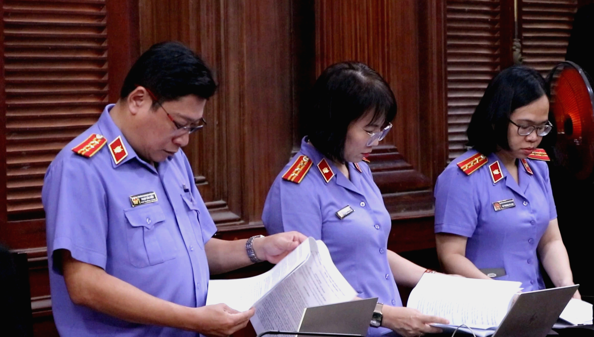 Viện KSND TP.HCM đề nghị mức án 64 bị cáo đưa, nhận hối lộ- Ảnh 1. Viện KSND TP.HCM đề nghị mức án 64 bị cáo đưa, nhận hối lộ- Ảnh 1.