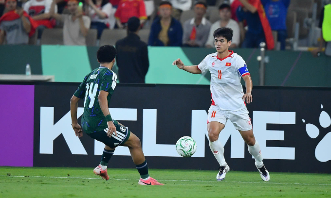 Đội trưởng Khuất Văn Khang có bóng trong trận Việt Nam thắng Arab Saudi 1-0 ở lượt cuối bảng A VCK U23 châu Á 2026, trên sân Prince Abdullah Al Faisal ở thành phố Jeddah, Arab Saudi tối 12/1/2026. Ảnh: AFC