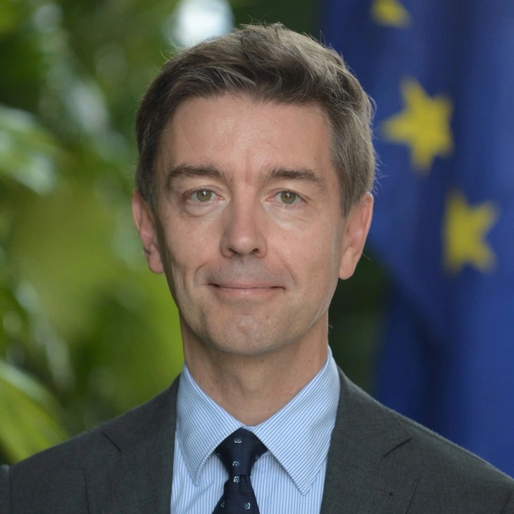 Viet Nam hap dan hon voi dau tu dai han