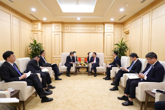 Bộ trưởng Nguyễn Mạnh Hùng tiếp đoàn Bộ Công nghiệp Công nghệ Thông tin Trung Quốc, do Thứ trưởng Trương Vân Minh dẫn đầu. Ảnh: Thùy Linh