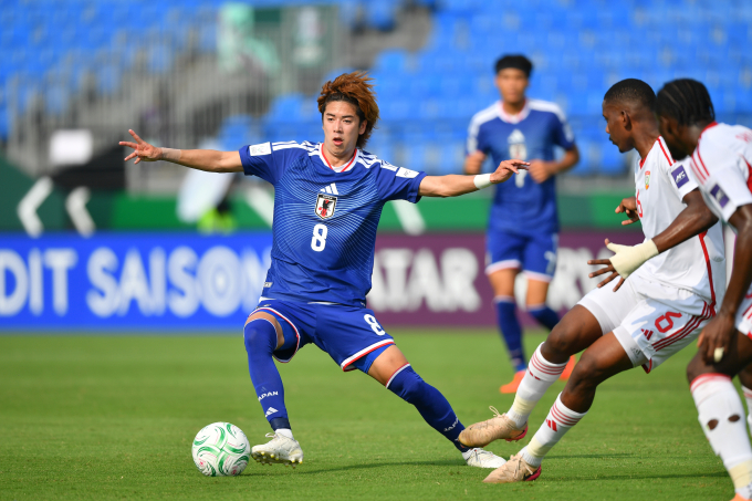 Tiền vệ Nhật Bản Yuta Ozeki (số 8) ghi bàn thứ hai trong trận thắng UAE 3-0 ở lượt hai bảng B U23 châu Á 2026, trên sân King Abdullah ở Jeddah, Arab Saudi ngày 10/1/2026. Ảnh: AFC