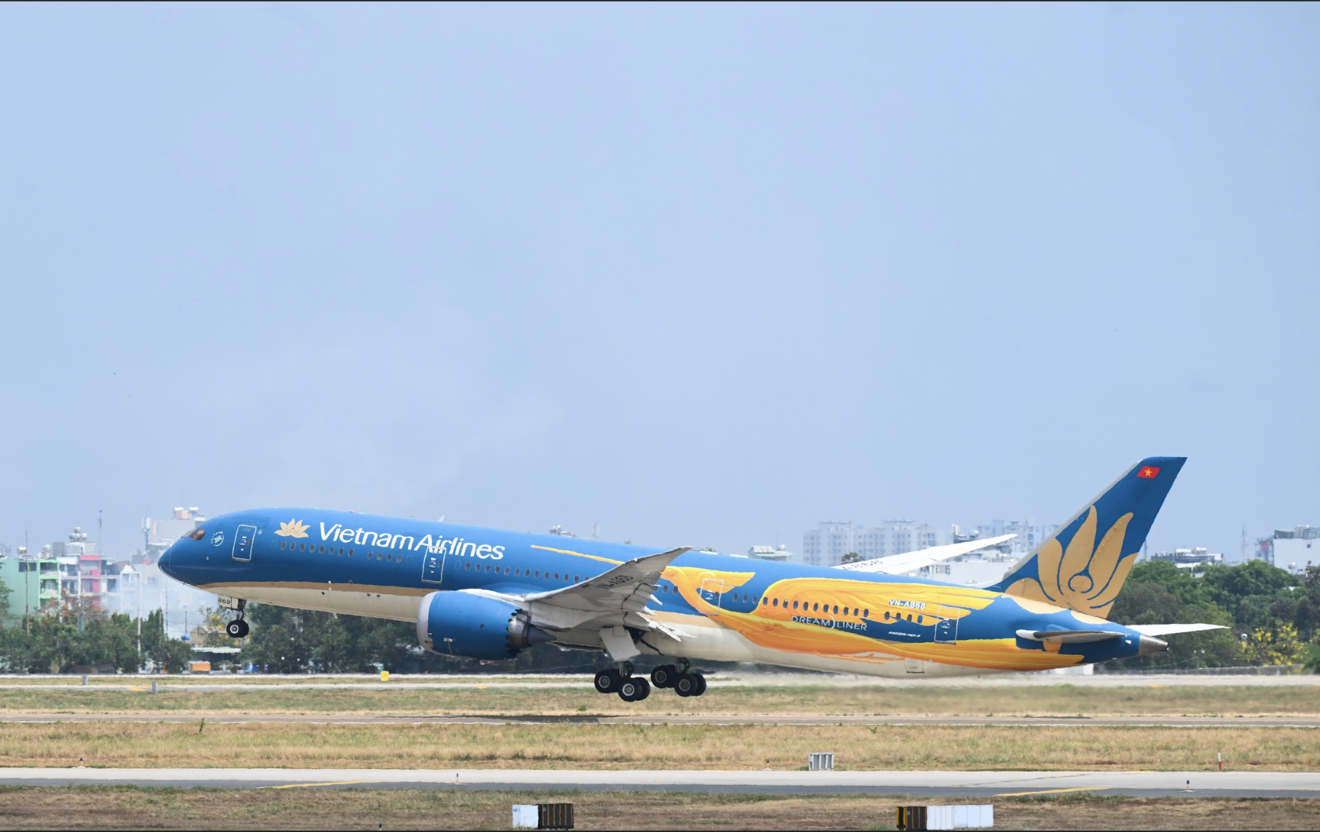 Tin vui: Vietnam Airlines thăng hạng trong Top 25 hãng hàng không truyền thống an toàn nhất  - Ảnh 1.