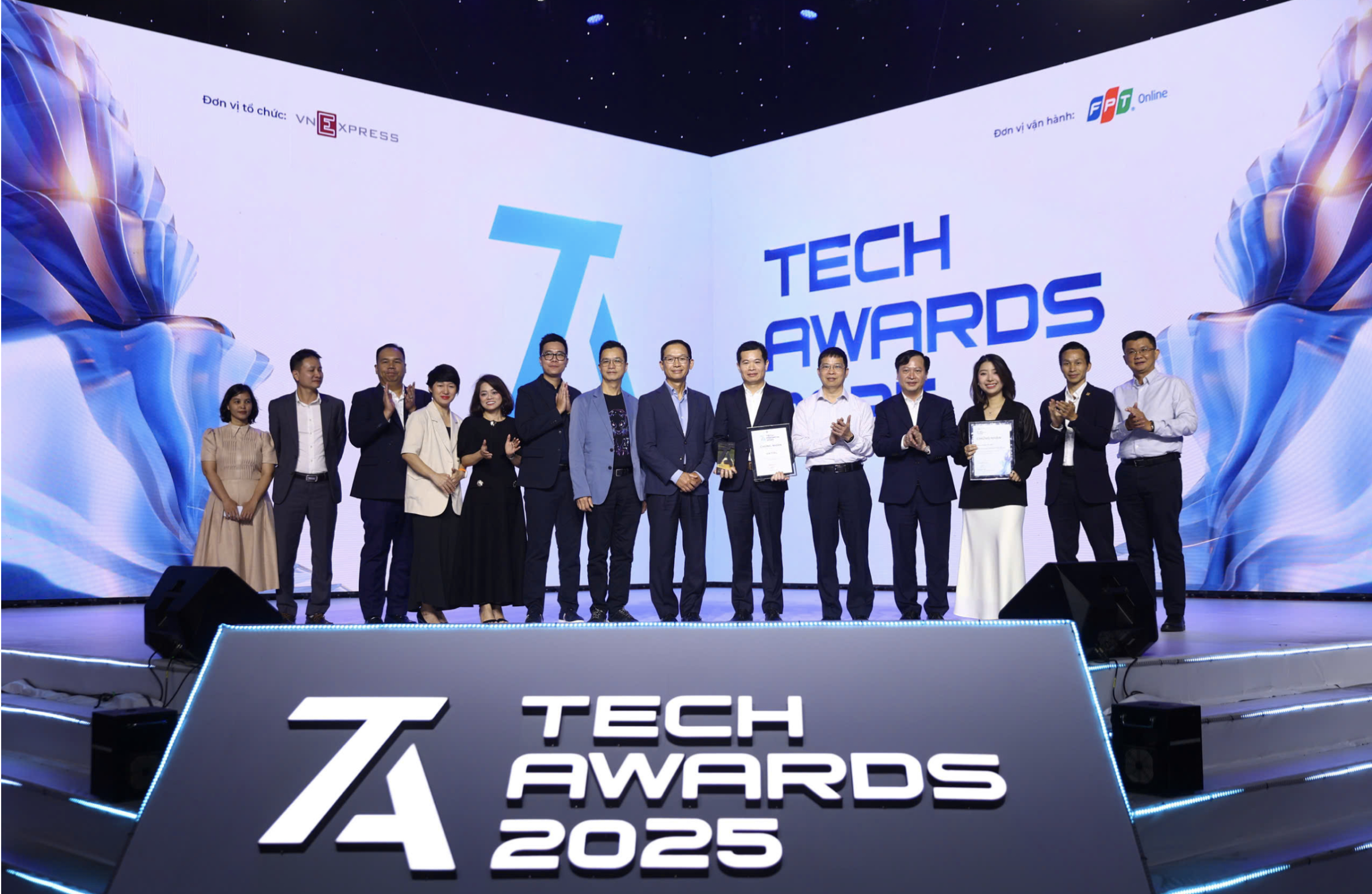 Viettel, Samsung thắng giải Thương hiệu công nghệ của năm tại Tech Awards 2025 - Ảnh 1. Viettel, Samsung thắng giải Thương hiệu công nghệ của năm tại Tech Awards 2025 - Ảnh 1.