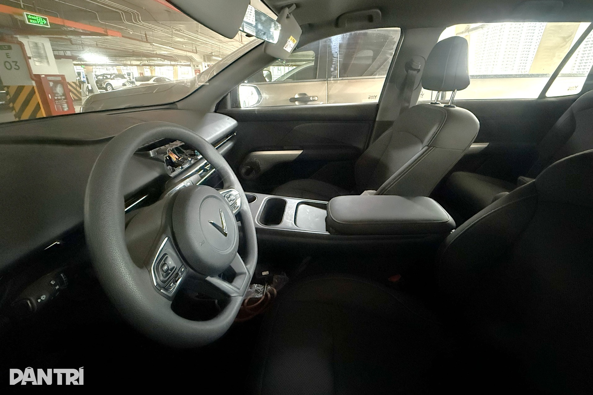 VinFast Limo bản gia đình lần đầu lộ ảnh thực tế, có trang bị gây bất ngờ - 7