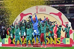 8 khoảnh khắc điên rồ ở ​ chung kết AFCON: Đội tuyển bỏ giải, bạo loạn và quả 11m kỳ lạ