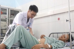 Người đàn ông vỡ bàng quang sau khi uống bia