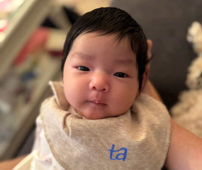 Bé Pi, con đầu lòng của vợ chồng chị Hồng, chào đời tại Thụy Điển tháng 11/2025. Ảnh: Nhân vật cung cấp