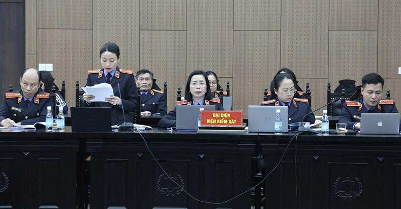 Vợ chồng cựu Cục trưởng An toàn thực phẩm lãnh 15 năm tù và 5 năm tù - Ảnh 2.