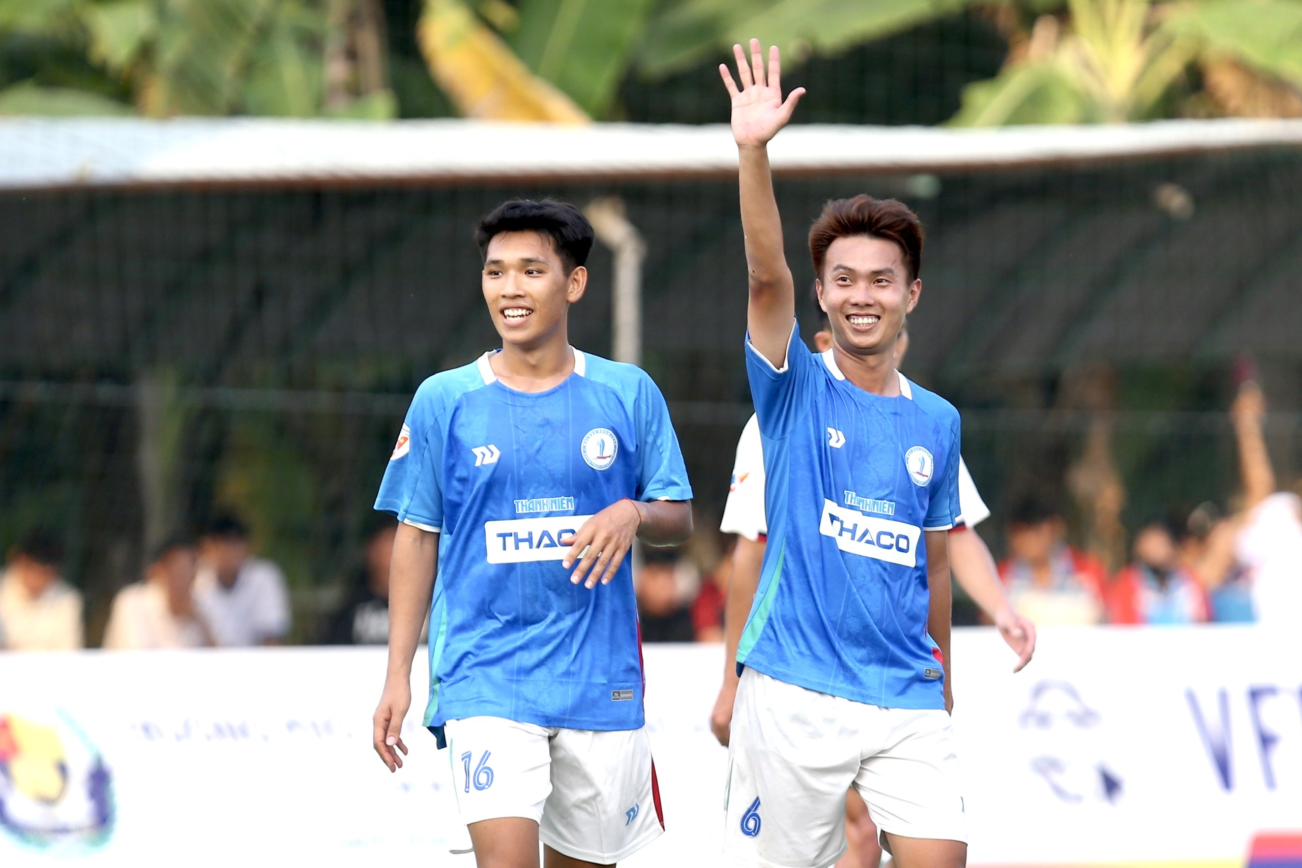 Cầu thủ 'đặc biệt' của Trường ĐH Đồng Tháp tại TNSV THACO cup 2026: Vợ con luôn sát cánh- Ảnh 1. Cầu thủ 'đặc biệt' của Trường ĐH Đồng Tháp tại TNSV THACO cup 2026: Vợ con luôn sát cánh- Ảnh 1.