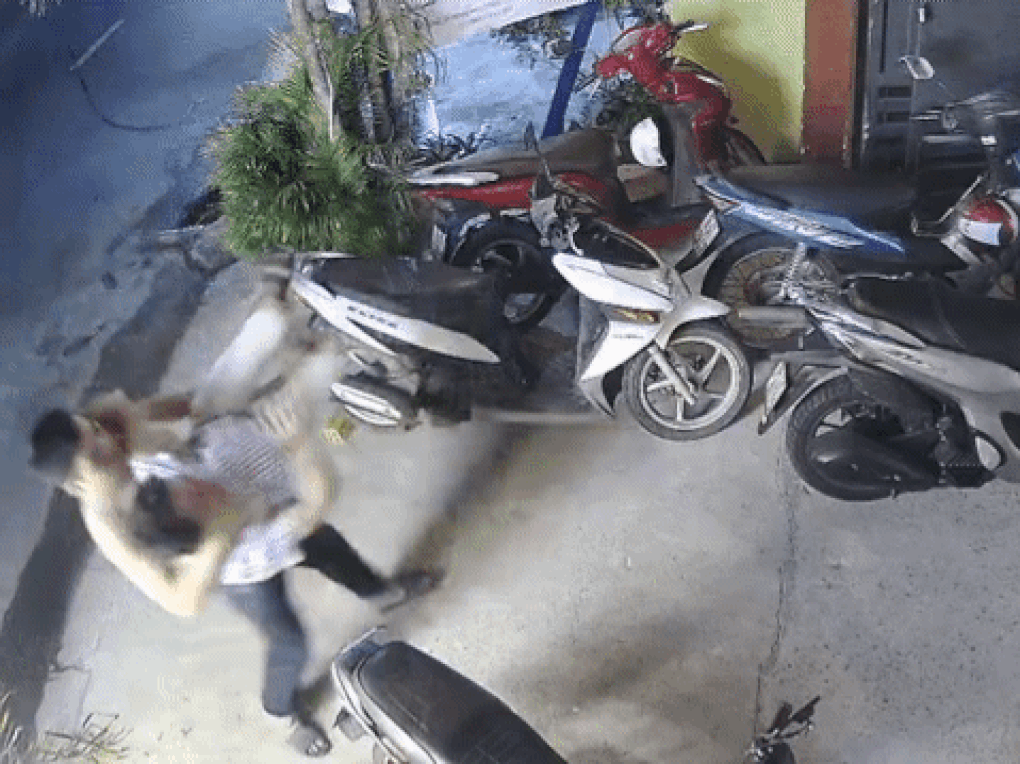 Vợ nạn nhân bị đánh tàn phế 2 năm trước: Công lý đã đến với gia đình tôi - 2