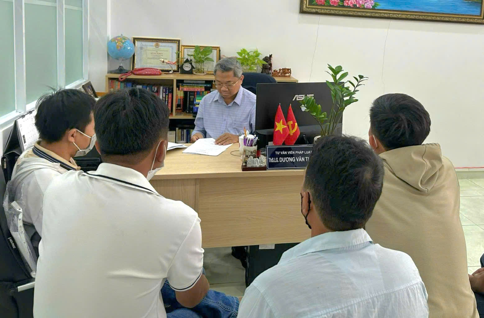 Vội vàng sa thải, thiệt hại đi kèm 1 Vội vàng sa thải, thiệt hại đi kèm - Ảnh 1.