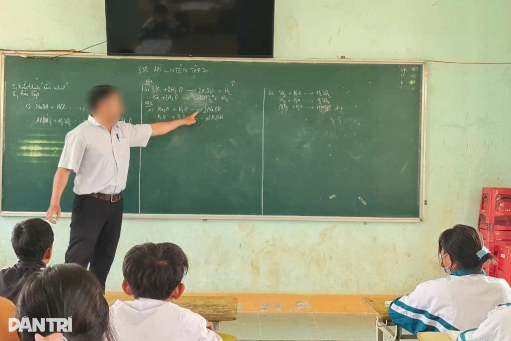 Vụ giáo viên bị nợ hơn 38 tỷ đồng dạy thêm: Xã không có tiền chi trả - 1