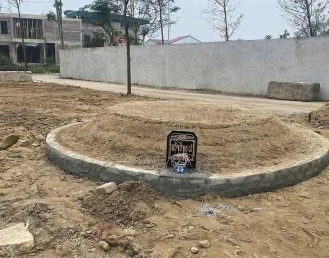 Vụ mua đất, chuẩn bị xây nhà thì xuất hiện ngôi mộ tổ ở Nghệ An: Thông tin mới nhất- Ảnh 1.