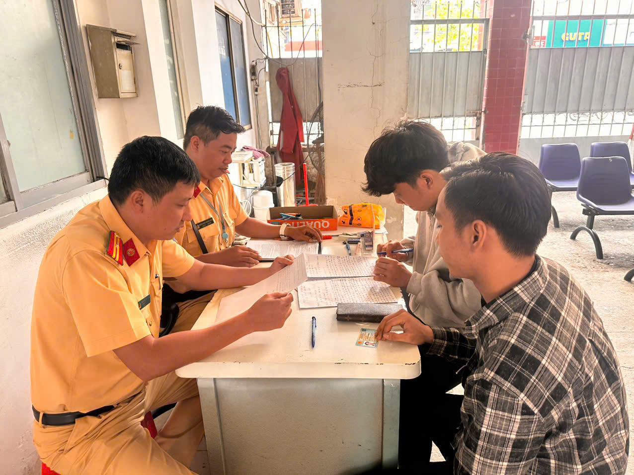 cảnh sát giao thông - Ảnh 1.