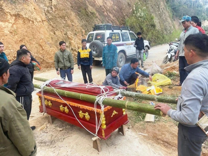 Vụ vận chuyển thi thể 2 nạn nhân TNGT gây xôn xao xã hội Quảng Ninh - Ảnh 1.