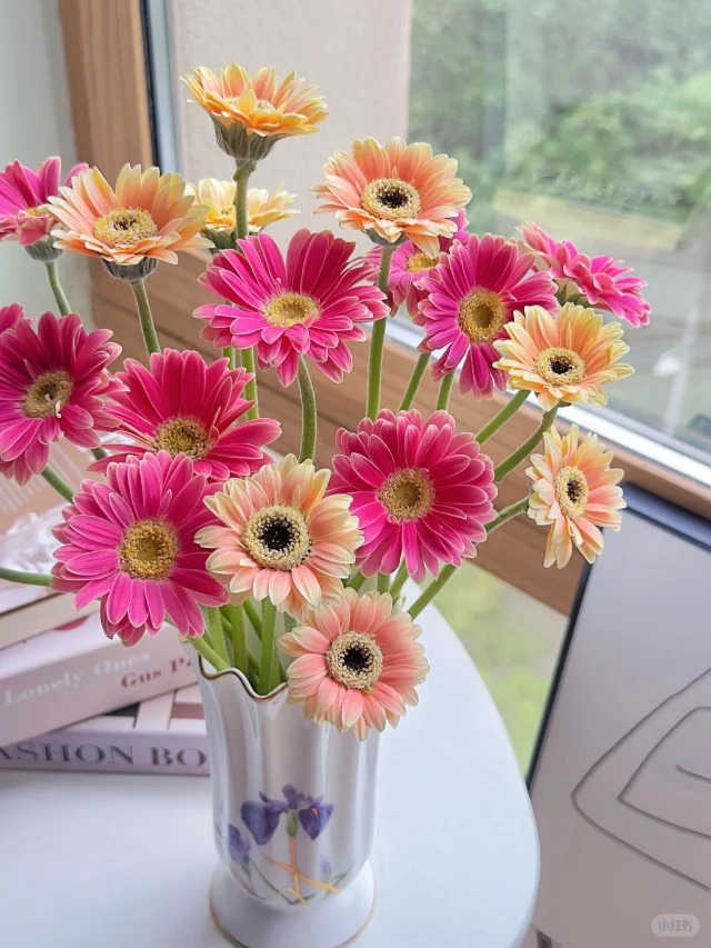 Tết này đừng chỉ cắm thược dược, thử ngay bình đồng tiền 