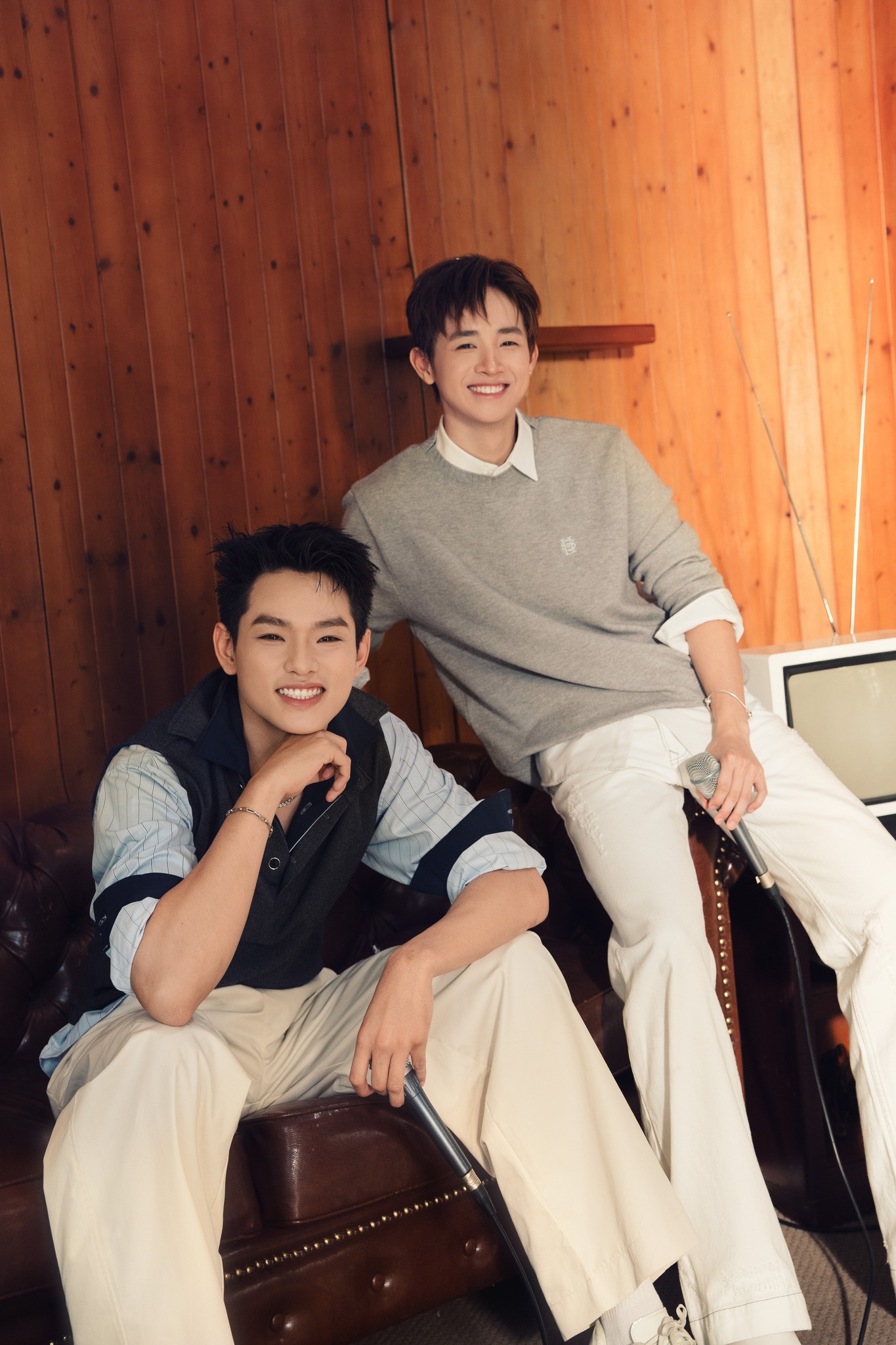 Anh Trai năng suất nhất hiện tại: Vừa rời Say Hi là ra nhạc liên tục, show chạy không xuể, còn thắng luôn giải Tân binh- Ảnh 1.