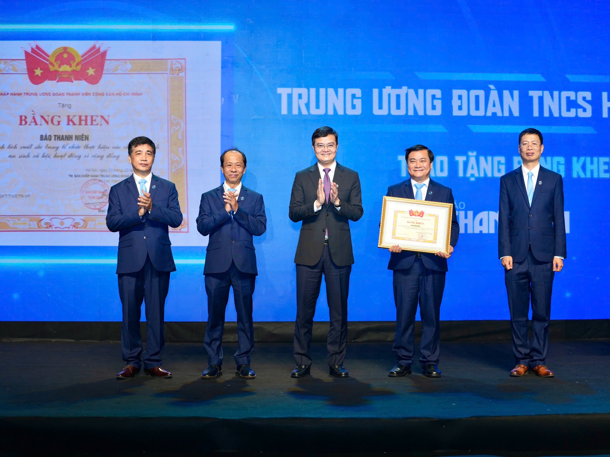 Vững bước trong hành trình phát triển của đất nước - Ảnh 1.