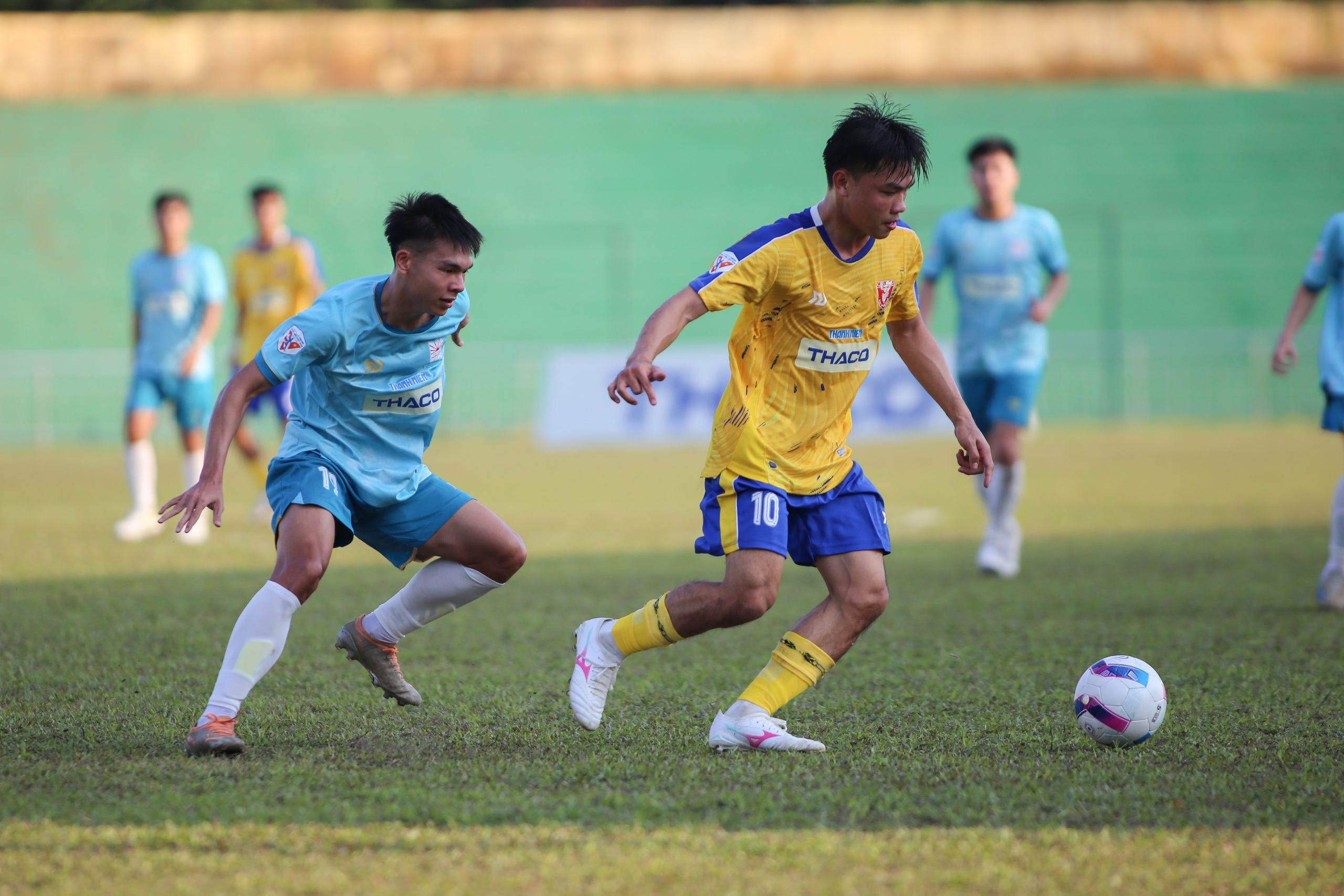 Vượt 12.000 km từ Canada về Việt Nam, 'tiếp lửa' cho bạn- Ảnh 1.