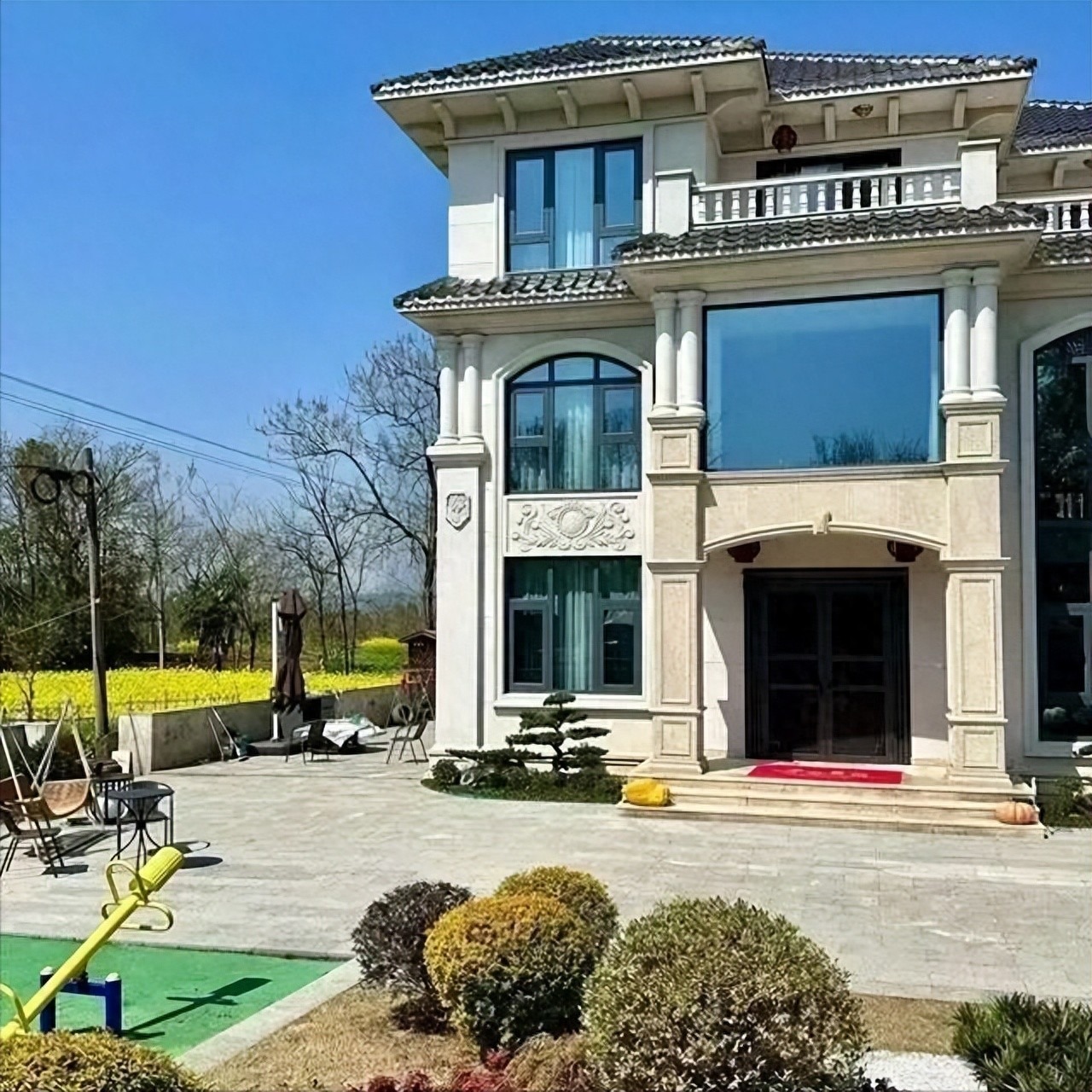 Vợ chồng U70 về quê dưỡng già, không làm phiền con cháu: Xây biệt thự 125m², tận hưởng cuộc sống bình yên mỗi ngày- Ảnh 1.