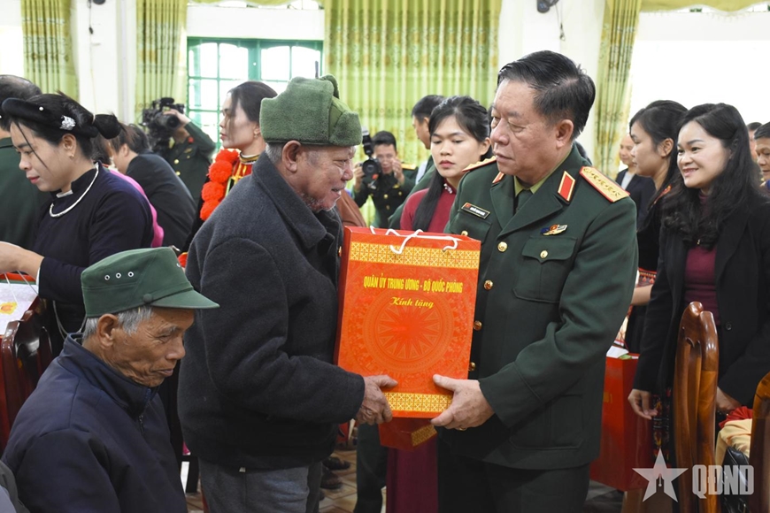 Xây dựng Quân đội vững mạnh và mẫu mực đáp ứng yêu cầu nhiệm vụ mới - Ảnh 1.