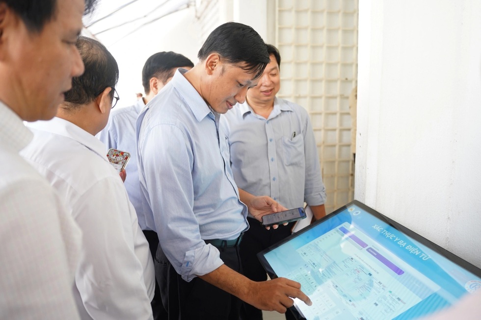 Xây dựng hệ thống y tế thông minh từ những quyết sách bước ngoặt - 1