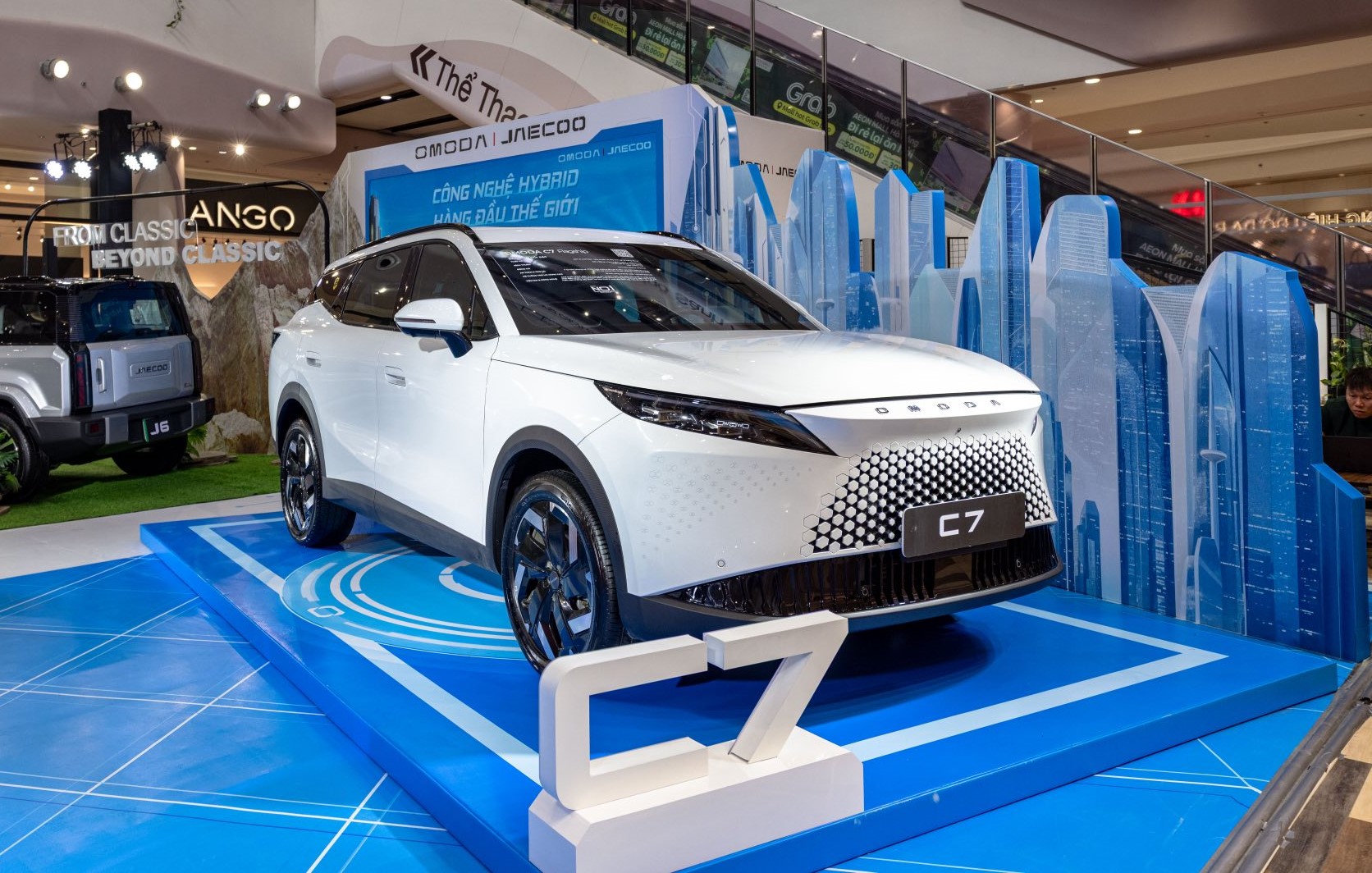 Xe Trung Quốc Omoda C7 trình làng khách Việt, giá cao hơn Mazda CX-5 gần 100 triệu- Ảnh 1.