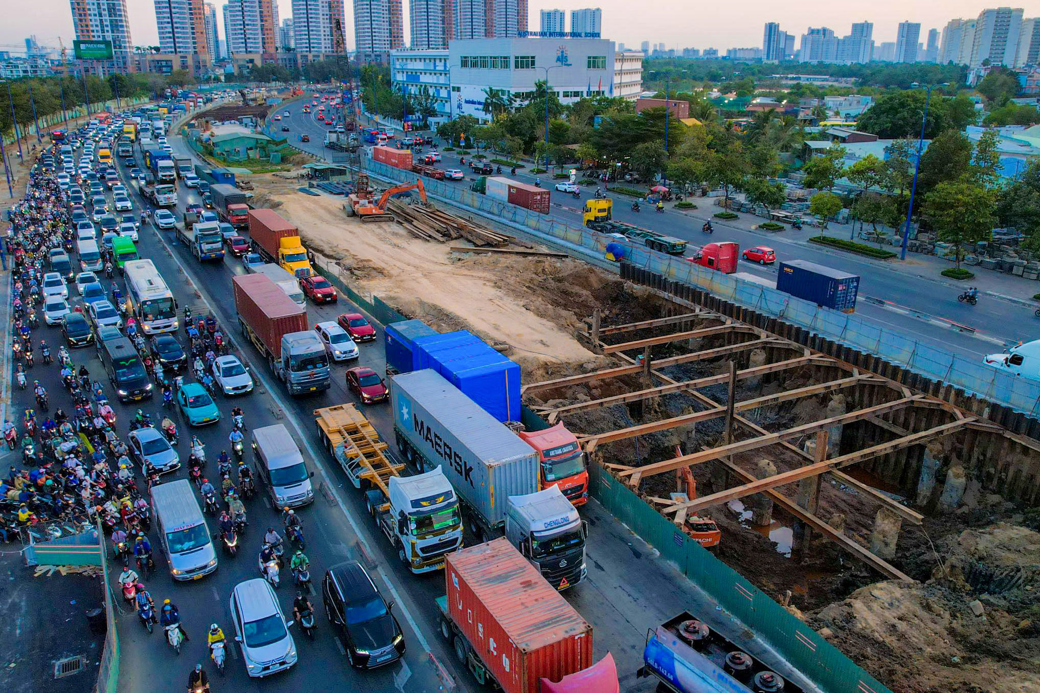 Xe container điện và bài toán hạ tầng trạm sạc - Ảnh 1.