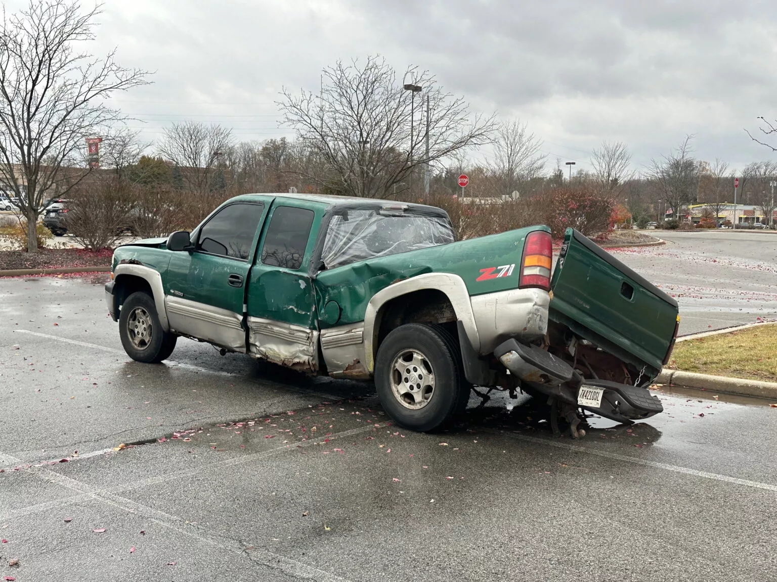 Xe cũ nát bỗng hot toàn mạng: Gần như gãy đôi vẫn chạy suốt 25 năm, cái kết ấm lòng người 1 Xe cũ nát bỗng hot toàn mạng: Gần như gãy đôi vẫn chạy suốt 25 năm, cái kết ấm lòng người - Ảnh 1.