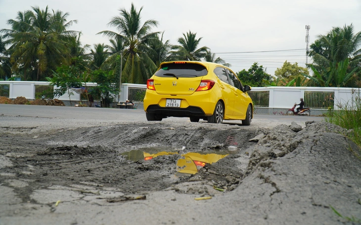 Xe sửa đường siêu tốc: Chỉ vài phút là xóa xong ổ gà, không gây tắc nghẽn - Ảnh 4.