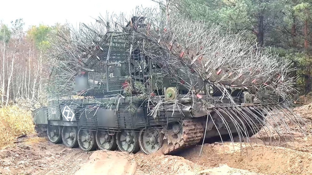 Xe tăng, thiết giáp kỳ dị của Nga ồ ạt xung trận ở Ukraine - 1