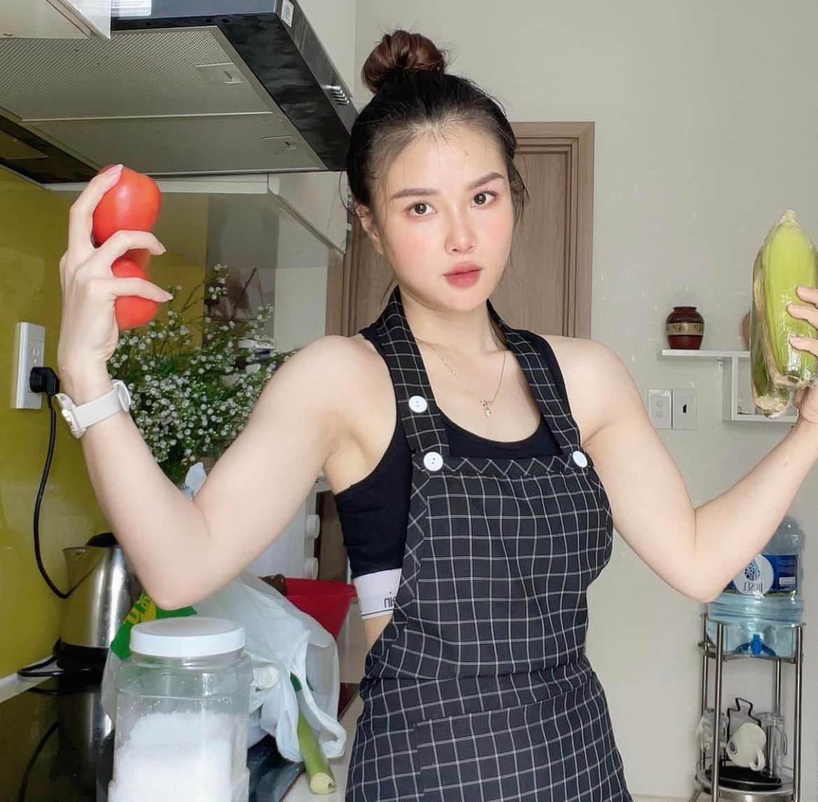 Xem vlog bánh đúc nóng, nghe chuyện đời của TikToker Thu Nhi - Eat Clean Hong, phải mua ngay chiếc máy xay này!- Ảnh 1.