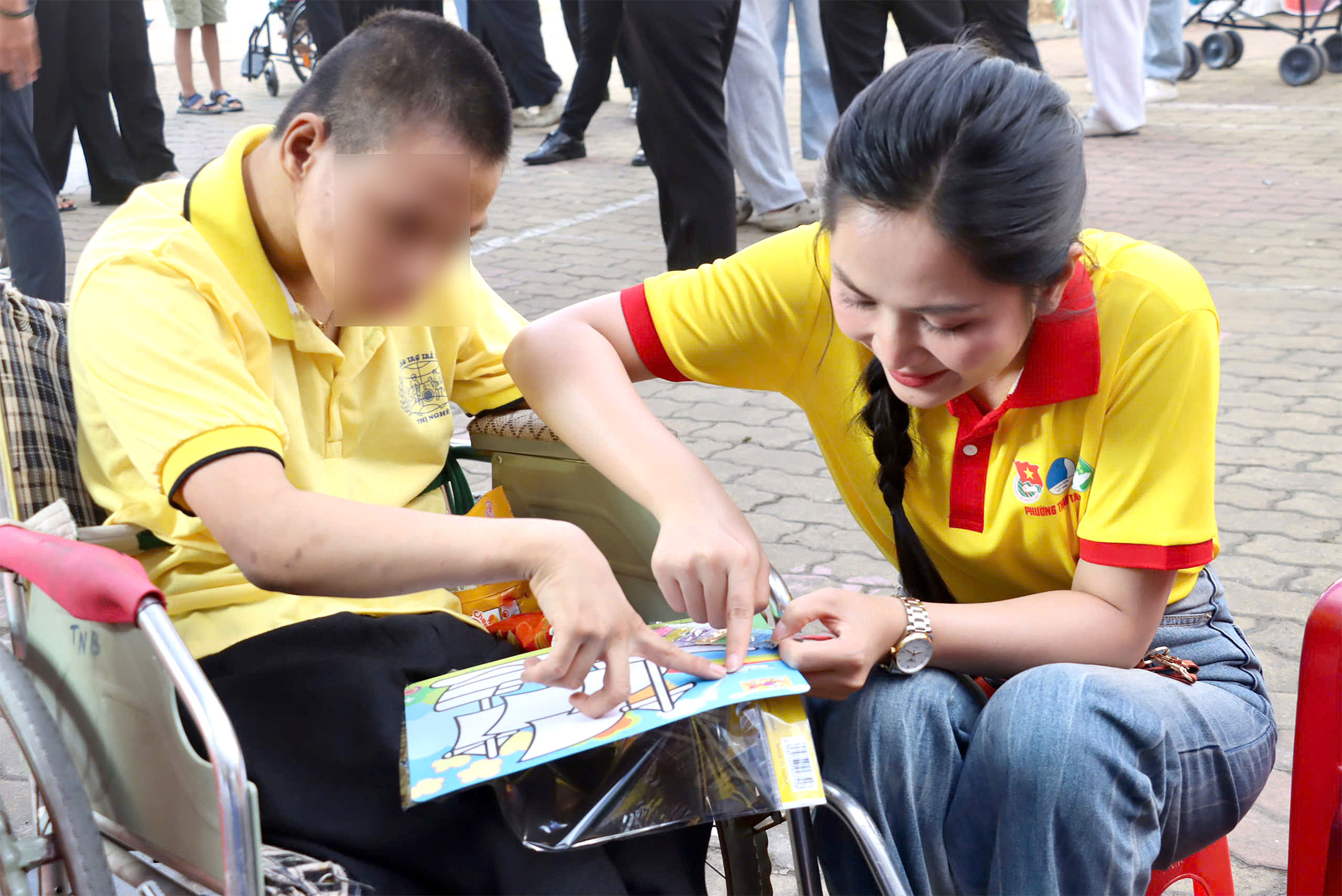 xuân sẻ chia - Ảnh 1.