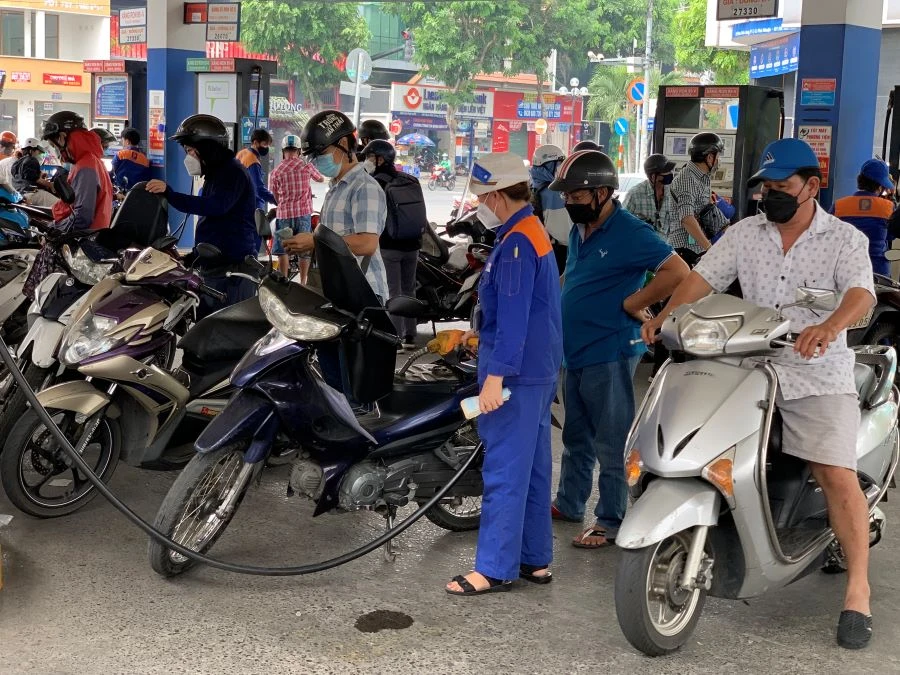 gá xăng Việt.jpg