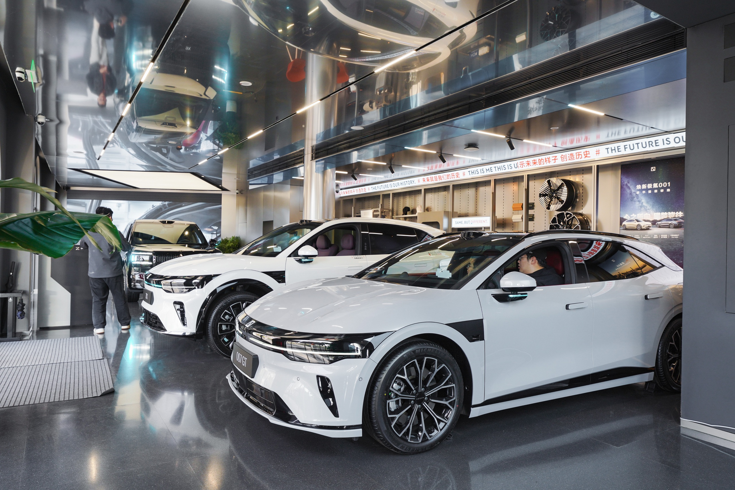 Hé lộ thời điểm Zeekr mang xe điện hạng sang về Việt Nam - Ảnh 1.