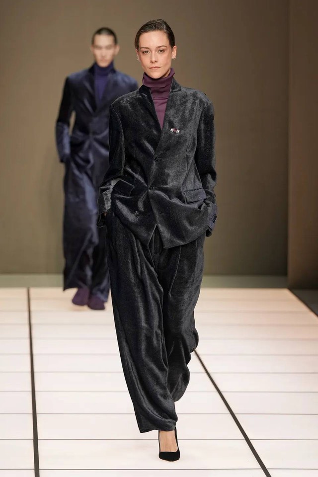 Nhung trở lại mùa tết: mặc sao cho sang mà không 'già'?- Ảnh 1. Nhung trở lại mùa tết: mặc sao cho sang mà không 'già'?- Ảnh 1.