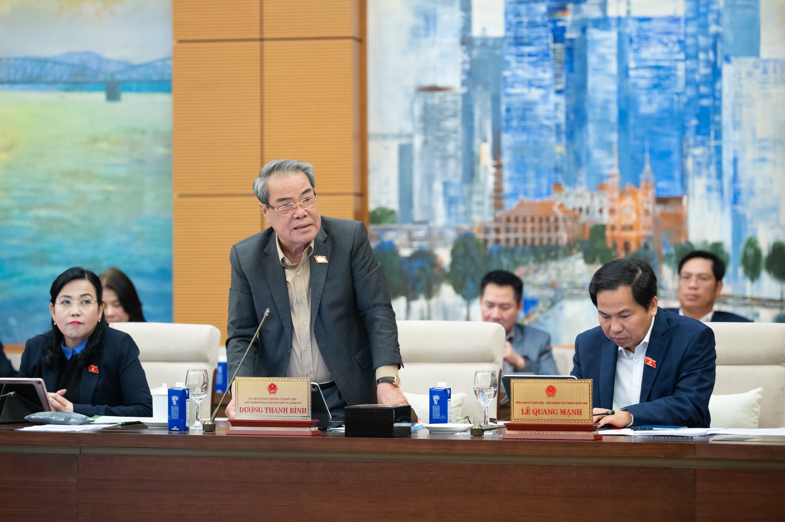 Bộ Nội vụ điều chỉnh chính sách tiền lương cho cán bộ , công chức , viên chức - Ảnh 1.