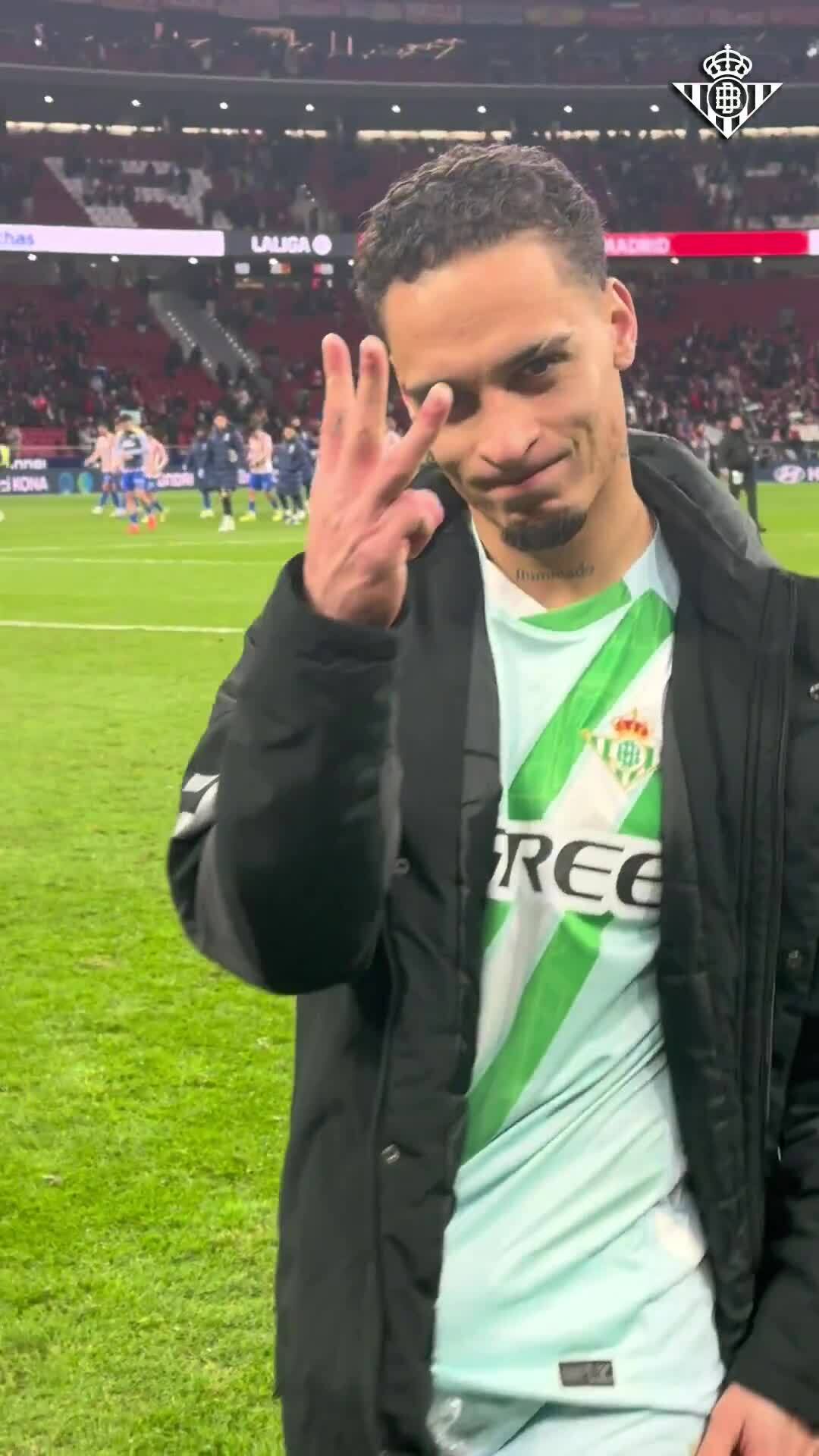 Màn ăn mừng bỏ ba điểm vào túi của Antony