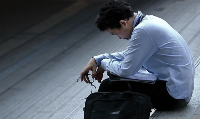 Khi stress trở thành mãn tính, nó sẽ làm suy giảm hệ miễn dịch, ảnh hưởng đến trao đổi chất, giấc ngủ và huyết áp. Ảnh minh họa: Pexels