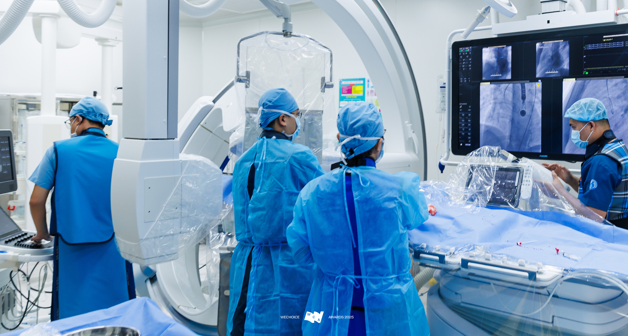 Hai bệnh viện, một ê-kíp bác sĩ, và hành trình đi cứu những trái tim nhỏ bằng quả dâu tây ở trong bụng mẹ- Ảnh 19.