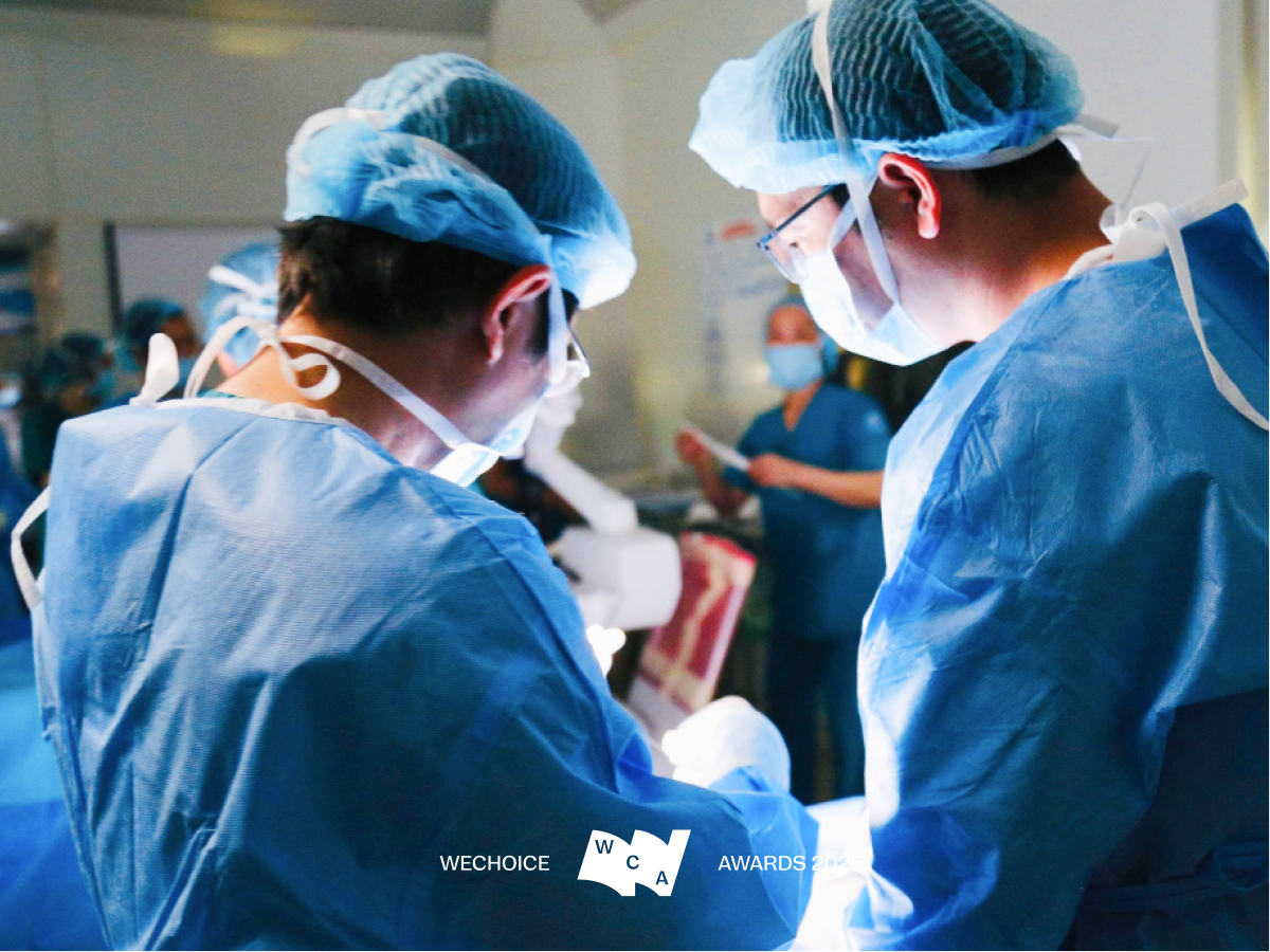 Hai bệnh viện, một ê-kíp bác sĩ, và hành trình đi cứu những trái tim nhỏ bằng quả dâu tây ở trong bụng mẹ- Ảnh 21.