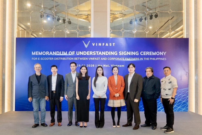 Đại diện hai đơn vị tại lễ ký hợp tác. Ảnh: VinFast