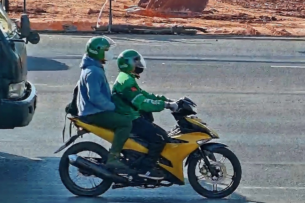 Công an gõ cửa từng nhà truy tìm manh mối vụ cướp ngân hàng ở Gia Lai - 3