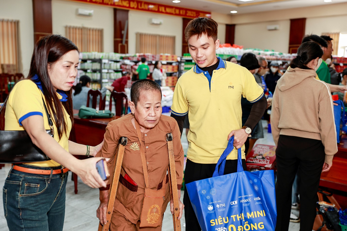 Siêu thị mini 0 đồng 2026: PNJ lan tỏa Tết yêu thương đến 15.000 bà con- Ảnh 3.