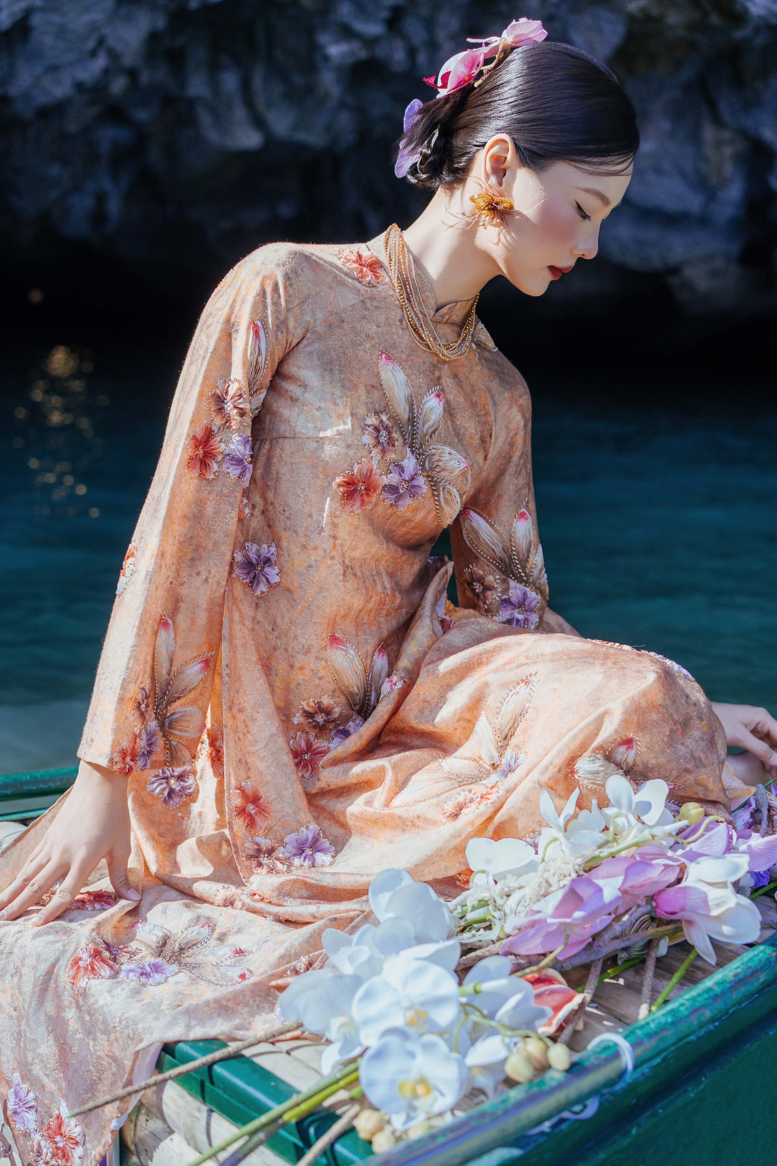 'Nàng thơ’ áo dài đẹp tựa tranh thủy mặc giữa lòng di sản thế giới- Ảnh 8.