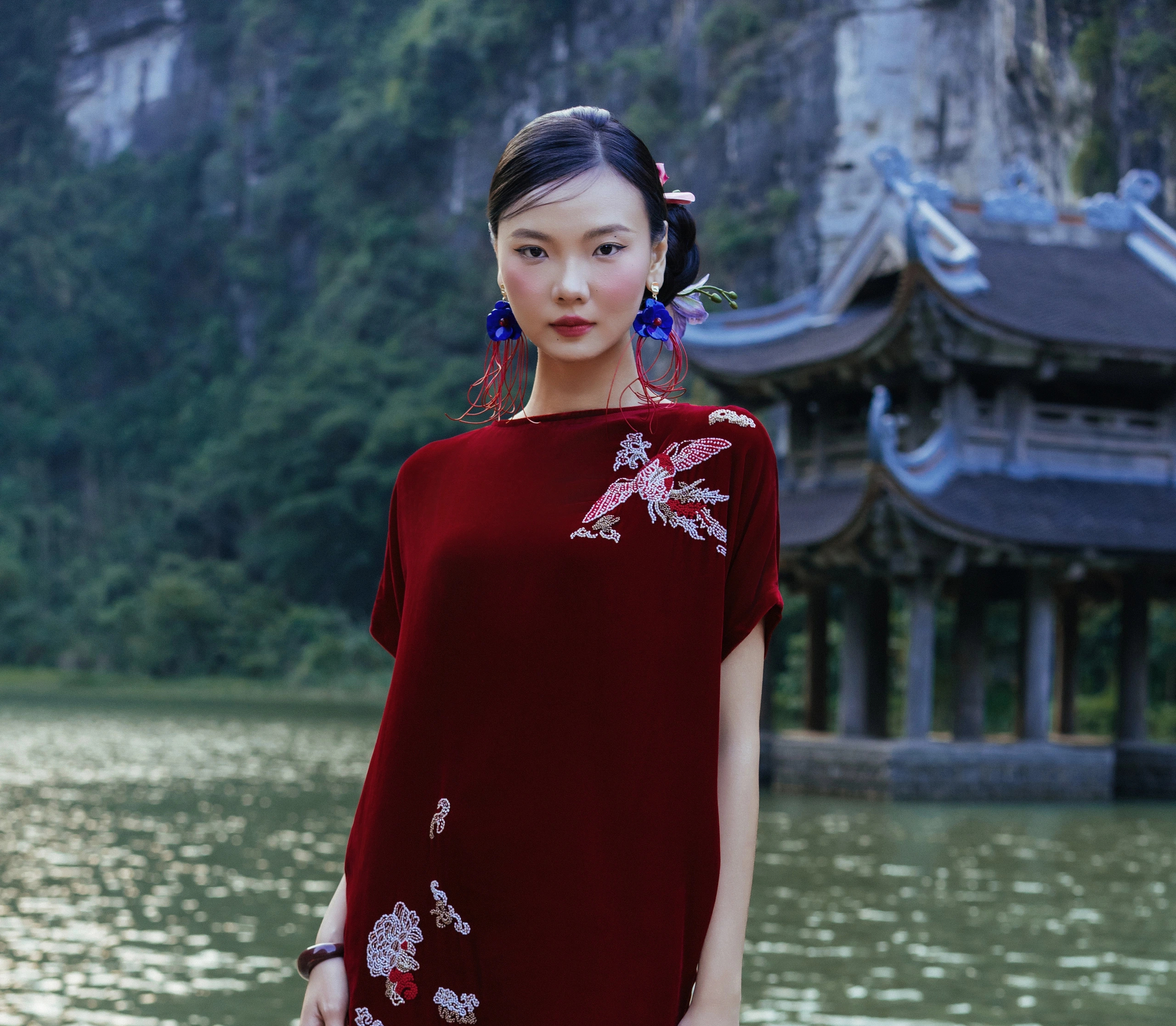 'Nàng thơ’ áo dài đẹp tựa tranh thủy mặc giữa lòng di sản thế giới- Ảnh 13.